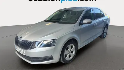 Usado Skoda Octavia 116 CV (85 kW) 2019 Gris plata Berlina