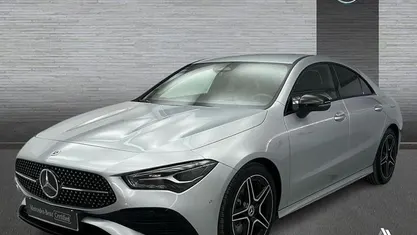 Gris Usado 2025 Mercedes CLA220 AMG line Berlina | 41.500 € (Precio justo)