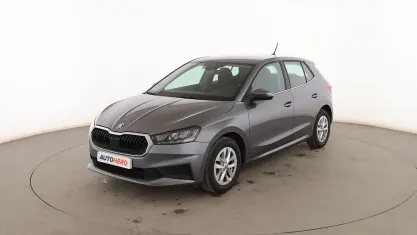 Usado Skoda Fabia 95 CV (69 kW) 2022 Gris Utilitario