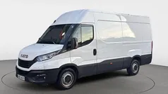 Blanco Usado 2023 Iveco Daily Berlina | 25.091 € (Buen precio)