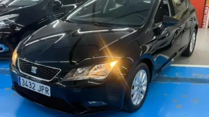 Usado Seat Leon Style 110 CV (80 kW) 2016 Negro Familiar