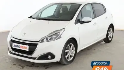 Usado Peugeot 208 Active 100 CV (73 kW) 2015 Blanco Utilitario