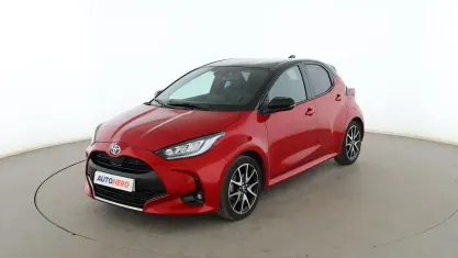 Usado Toyota Yaris Plus 116 CV (85 kW) 2022 Rojo Utilitario