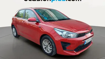 Usado Kia Rio 84 CV (61 kW) 2022 Rojo Utilitario