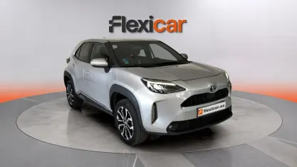 Usado Toyota Yaris 116 CV (85 kW) 2022 Gris Utilitario