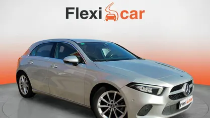 Usado Mercedes A180 116 CV (85 kW) 2019 Gris Berlina