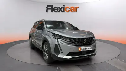 Usado Peugeot 5008 Allure 136 CV (100 kW) 2024 Gris SUV