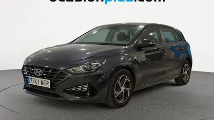Usado Hyundai i30 120 CV (88 kW) 2023 Gris Utilitario