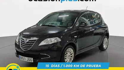 Usado Lancia Ypsilon Gold 69 CV (50 kW) 2015 Negro Utilitario