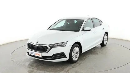 Usado Skoda Octavia Selection 150 CV (110 kW) 2024 Blanco Berlina