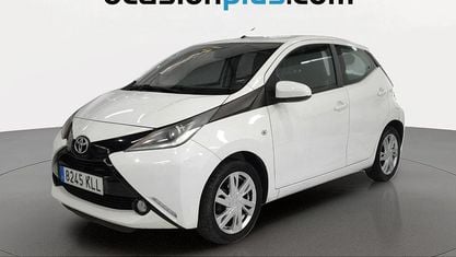 Używany Toyota Aygo X-play 69 KM (50 kW) 2018 Biały Hatchback