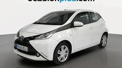 Usado Toyota Aygo X-play 69 CV (50 kW) 2018 Blanco Utilitario