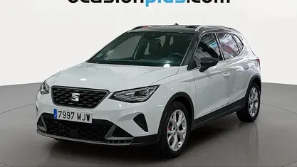 Usado Seat Arona FR 150 CV (110 kW) 2023 Blanco SUV