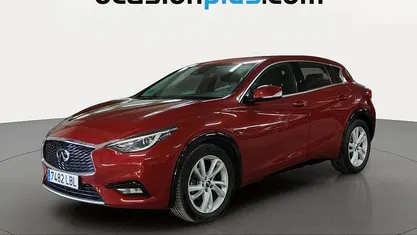 Rojo Usado 2019 Infiniti Q30 Premium SUV | 17.864 € (Precio justo)
