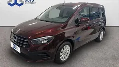 Rojo Usado 2024 Mercedes A180 Monovolumen | 29.790 € (Precio justo)