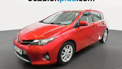 Usado Toyota Auris Active 124 CV (91 kW) 2014 Rojo Utilitario