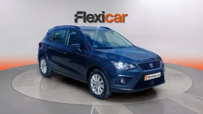 Usado Seat Arona Style 110 CV (80 kW) 2021 Gris SUV