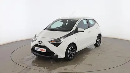 Blanco Usado 2019 Toyota Aygo X-play Utilitario | 13.599 € (Precio justo)