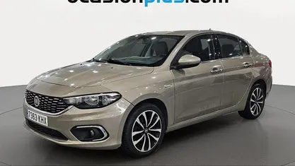 Usado Fiat Tipo Lounge 95 CV (69 kW) 2018 Beige Berlina