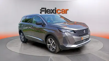 Usado Peugeot 5008 Allure 136 CV (100 kW) 2024 Gris SUV