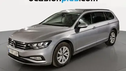 Usado VW Passat Business 150 CV (110 kW) 2022 Gris plata Familiar