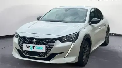 Używany Peugeot e-208 Allure 100 kW (136 KM) 2022 Biały Hatchback