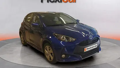Usado Toyota Yaris Hybrid Active 116 CV (85 kW) 2024 Azul Berlina