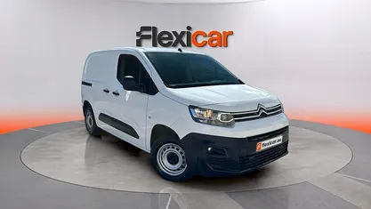 Usado Citroën Berlingo Feel 102 CV (75 kW) 2022 Blanco Monovolumen