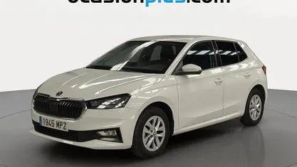 Usado Skoda Fabia Selection 95 CV (69 kW) 2024 Blanco Utilitario