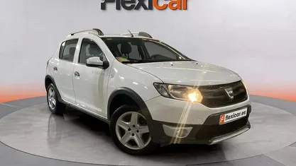 Blanco Usado 2015 Dacia Sandero Stepway Berlina | 7490 € (Buen precio)