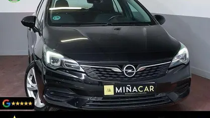 Usado Opel Astra Elegance 130 CV (95 kW) 2021 Negro Utilitario