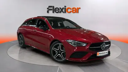 Usado Mercedes CLA200 Shooting Brake 150 CV (110 kW) 2022 Rojo Familiar