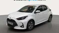 Blanco Usado 2024 Toyota Yaris Hybrid Active Utilitario | 17.355 € (Buen precio)