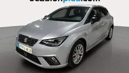 Usado Seat Ibiza FR 110 CV (80 kW) 2023 Gris plata Utilitario