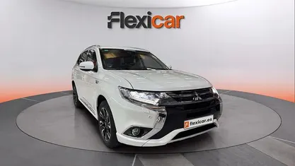 Usado Mitsubishi Outlander P-HEV 203 CV (149 kW) 2017 Blanco SUV
