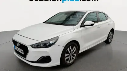 Usado Hyundai i30 120 CV (88 kW) 2018 Blanco Berlina