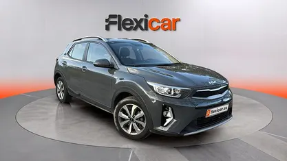 Usado Kia Stonic 84 CV (61 kW) 2022 Gris SUV