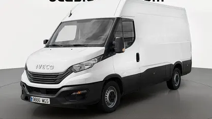Usado Iveco Daily 156 CV (114 kW) 2023 Blanco Familiar