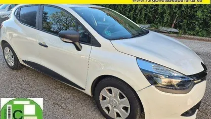 Usado Renault Clio IV 75 CV (55 kW) 2016 Blanco Utilitario
