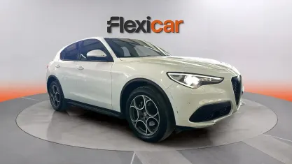 Usado Alfa Romeo Stelvio Sprint 200 CV (147 kW) 2022 Blanco SUV