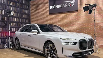 Usado 2023 BMW 750e Comfort Edition Berlina | 79.900 €