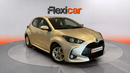 Usado Toyota Yaris Hybrid Business Edition 116 CV (85 kW) 2021 Gris Berlina