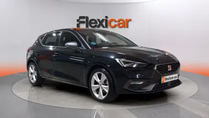 Usado Seat Leon FR 116 CV (85 kW) 2025 Negro Berlina