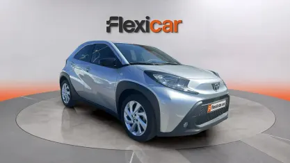 Usado Toyota Aygo X Play 72 CV (52 kW) 2023 Gris SUV