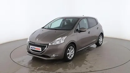 Dorado Usado 2014 Peugeot 208 Active Utilitario | 8299 € (Precio justo)