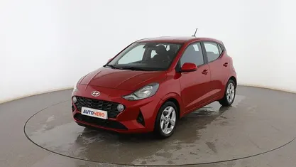 Usado Hyundai i10 67 CV (49 kW) 2021 Rojo Utilitario