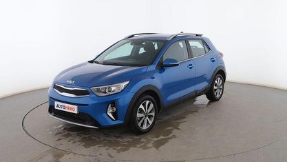 Usado Kia Stonic 79 HP (58 kW) 2024 Azul SUV