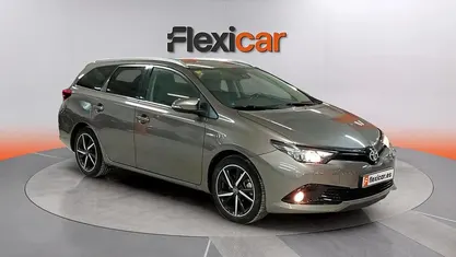 Usado Toyota Auris Hybrid Active 136 CV (100 kW) 2018 Gris Familiar