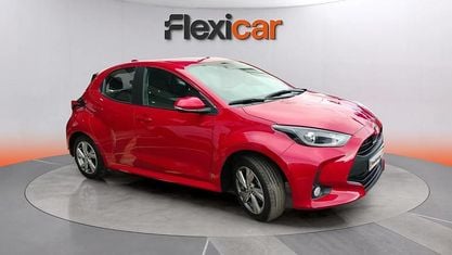 Usado Toyota Yaris Hybrid Active 116 CV (85 kW) 2024 Burdeos Utilitario