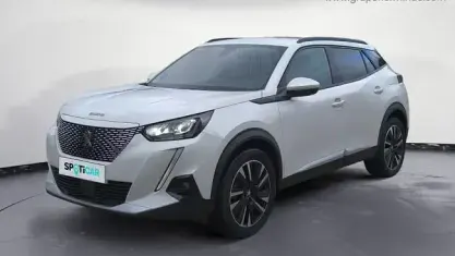Usado Peugeot e-208 Allure 100 kW (136 CV) 2021 Blanco Utilitario